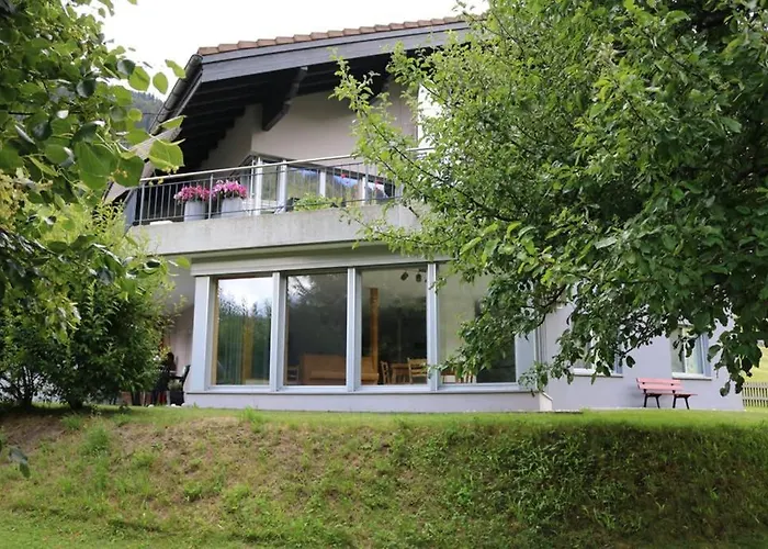 Fuer 5 Personen In Cumpadials, Inmitten Der Surselva *