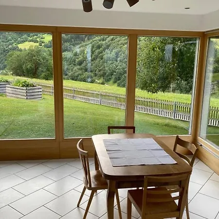 Fuer 5 Personen In Cumpadials, Inmitten Der Surselva *