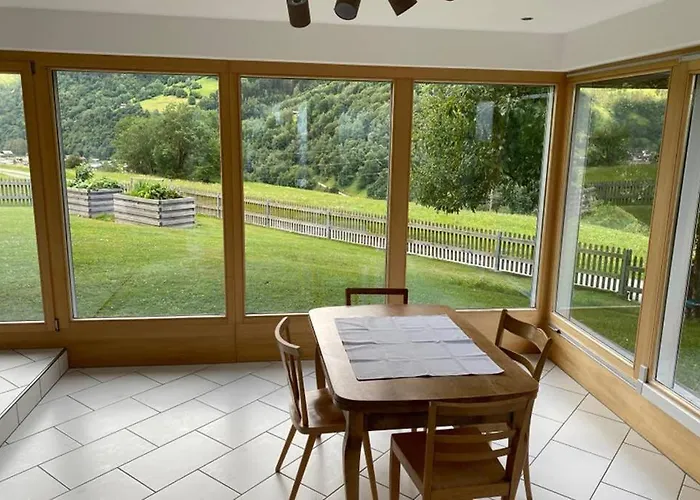 Fuer 5 Personen In Cumpadials, Inmitten Der Surselva *